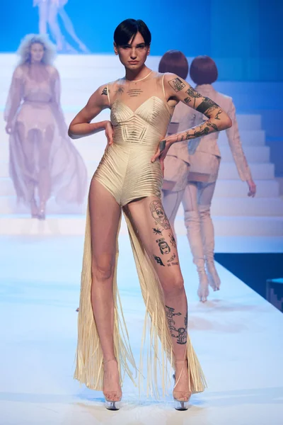 Look 15